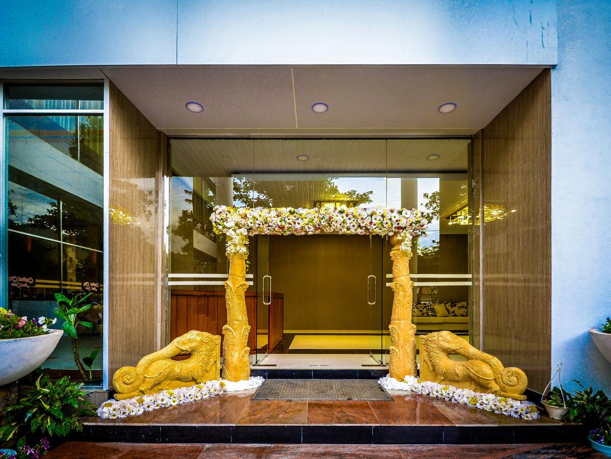 Capitalcity Hotel Бадула Екстериор снимка