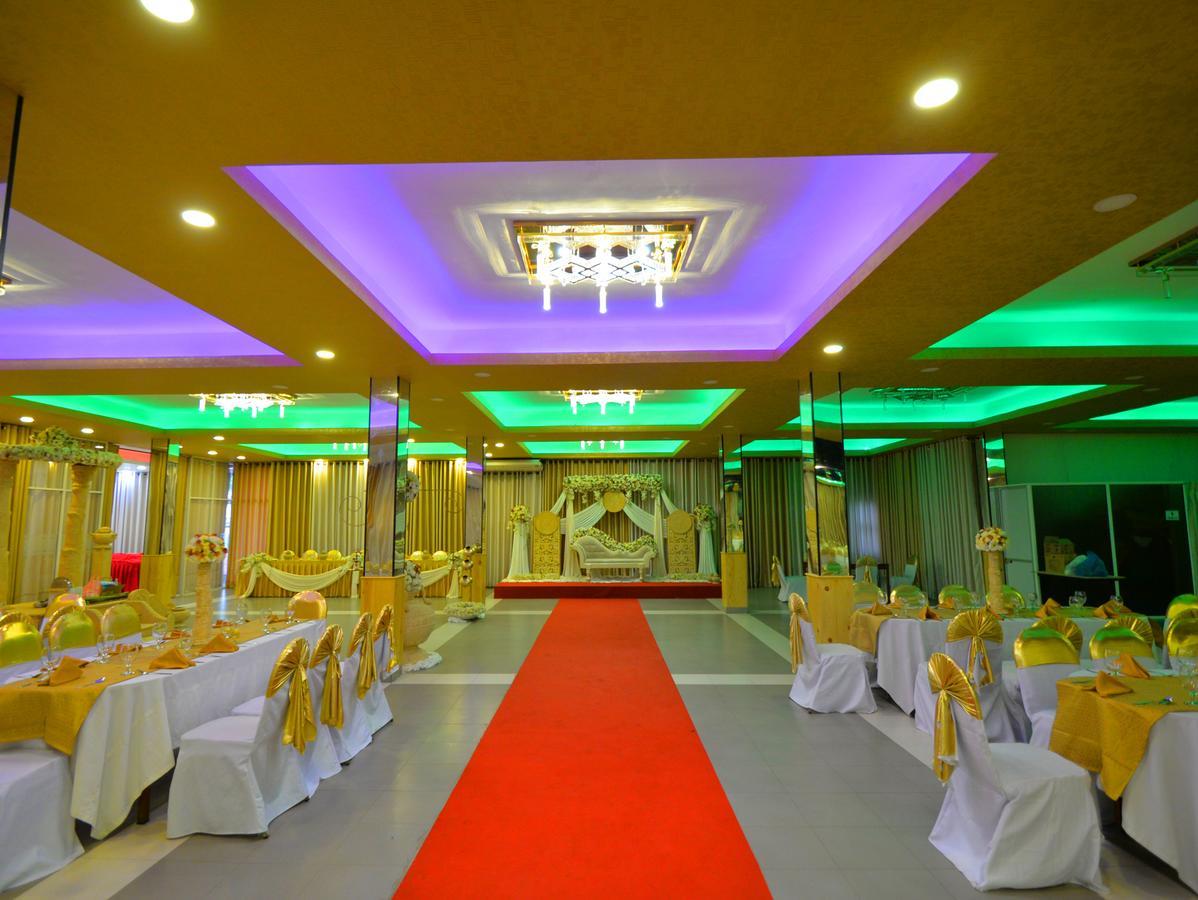 Capitalcity Hotel Бадула Екстериор снимка