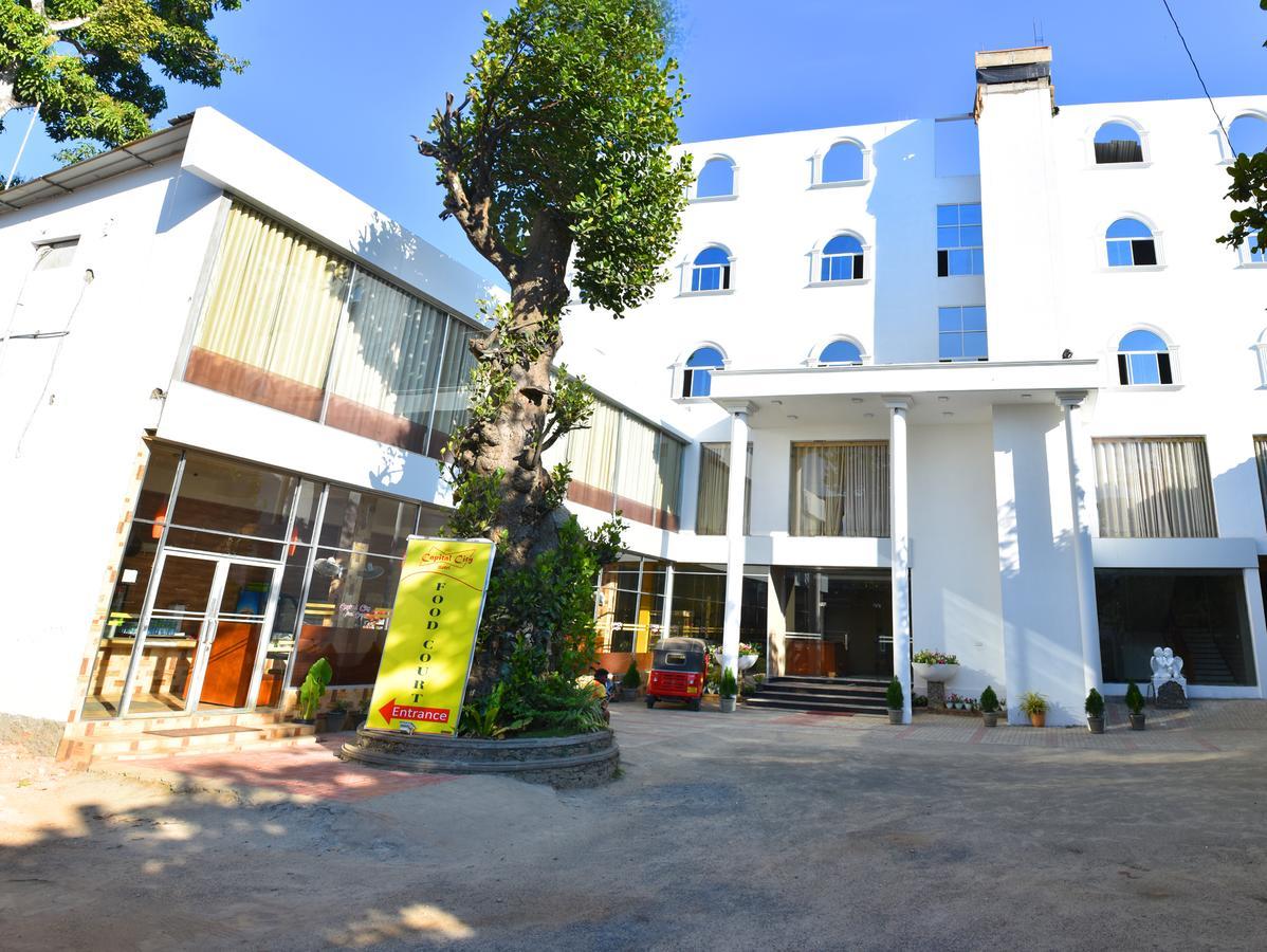 Capitalcity Hotel Бадула Екстериор снимка