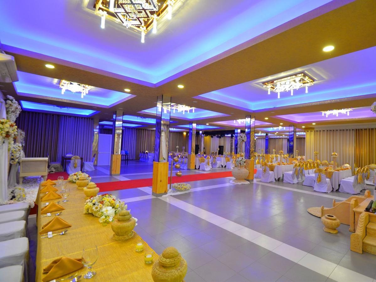 Capitalcity Hotel Бадула Екстериор снимка